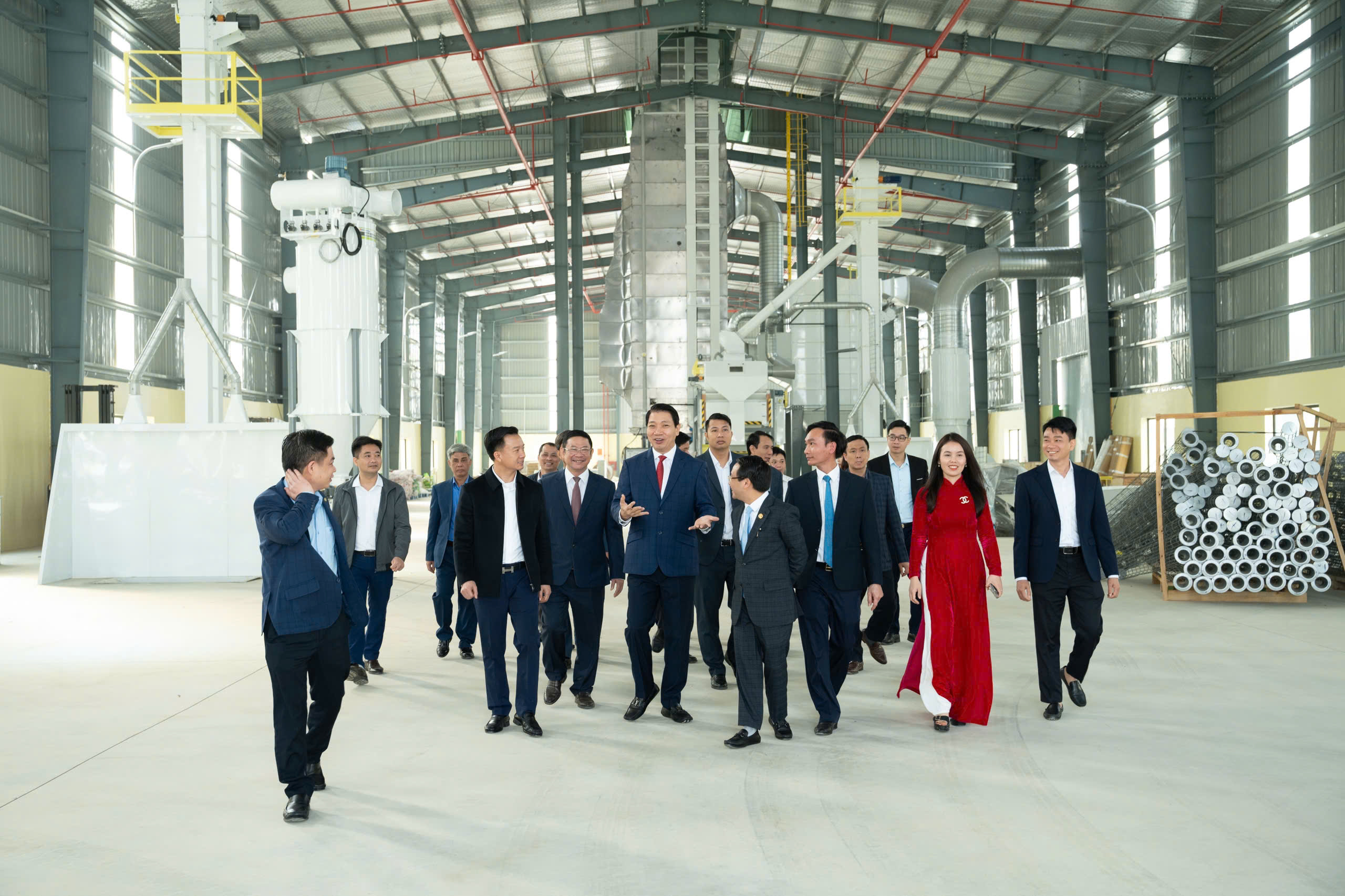 Các Đại biểu thăm quan Hệ thống sấy tháp
