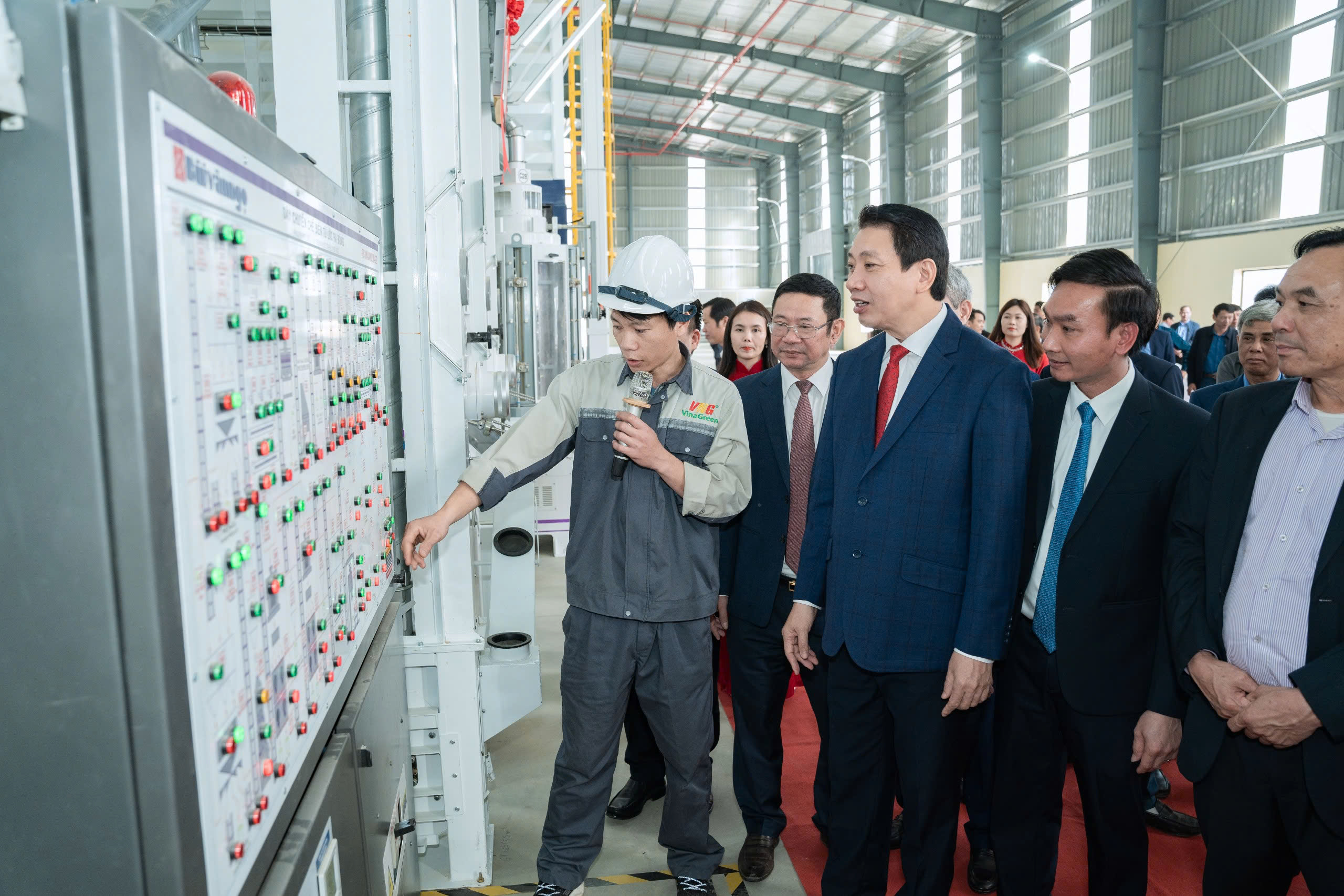 Các Đại biểu thăm quan dây chuyền xay xát